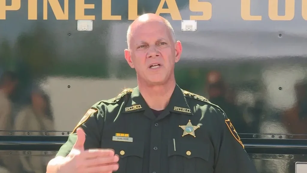 Florida Sheriff Bob Gualtieri Says "I'll Arrest You"—Despite AG Saying Open Carry Is Now Legal. Who's Right? 2 Florida Sheriff Bob Gualtieri Says "I'll Arrest You"—Despite AG Saying Open Carry Is Now Legal. Who's Right?