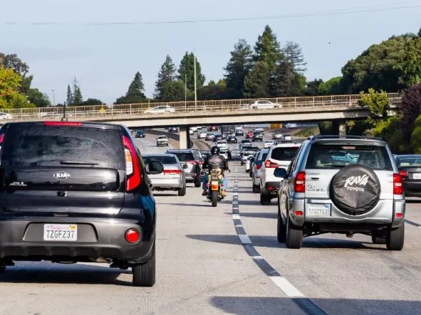 Is Lane Splitting Legal in Florida? 2025 Law, Penalties & What Motorcyclists Must Know
