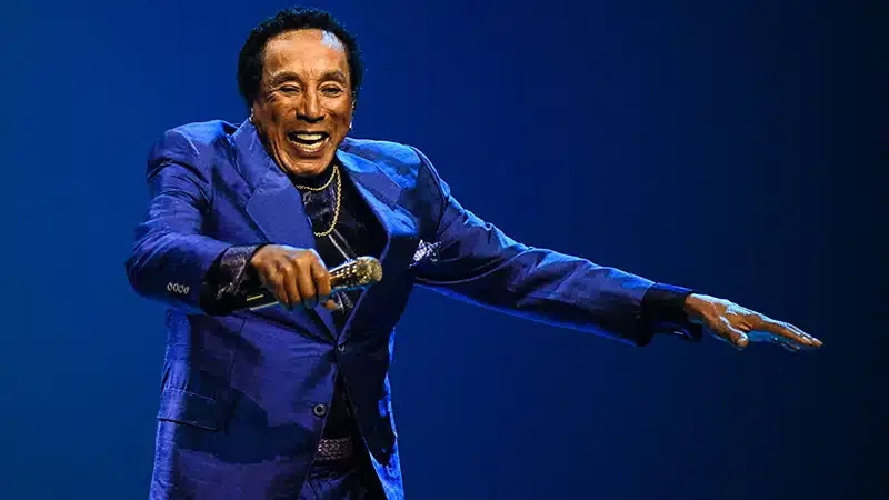 Motown Legend Smokey Robinson EXPOSED, 6 Former Workers—Including a Man—Say He Assaulted Them for Years While Wife Knew Everything 1 Motown Legend Smokey Robinson EXPOSED, 6 Former Workers—Including a Man—Say He Assaulted Them for Years While Wife Knew Everything